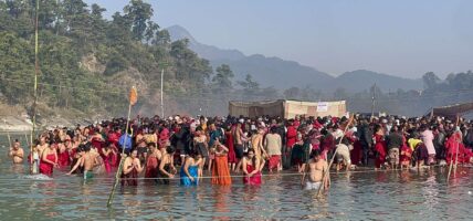 माघे सङ्क्रान्तिमा देवघाटमा स्नान गर्ने तीर्थालुको घुइँचो