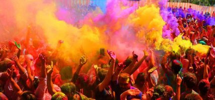 केमिकलयुक्त रंगले छाला, आँखा देखि मिर्गौलासम्म असर, जोगिन के गर्ने ?