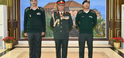 प्रधानसेनापतिद्वारा दज्र्यानी चिन्ह प्रदान