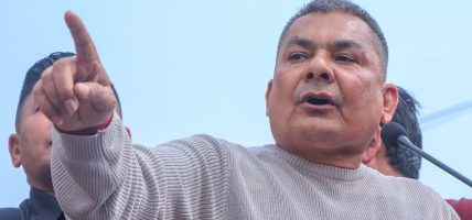नेताहरूको घुँडा भाँच्ने र गाउँगाउँबाट लखेट्ने: दुर्गा प्रसाईं