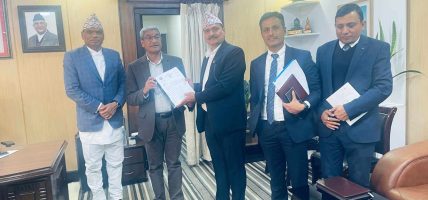 पोखरा बेलुन विस्फोट घटना बारे छानबिन समितिले गृहमन्त्रीलाई प्रतिवेदन बुझायो
