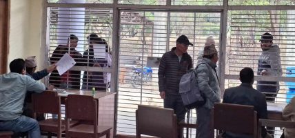 उम्मेदवारीको विषयलाई लिएर नेविसंघले विश्वविद्यालय क्याम्पसमा ताला लगायो