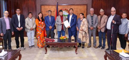 गैसस महासङ्घद्वारा घोषणापत्र प्रधानमन्त्रीलाई हस्तान्तरण