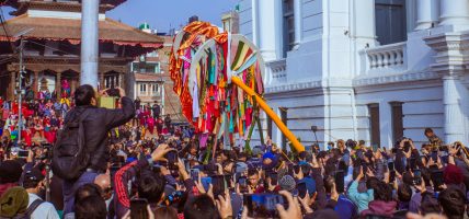 बसन्तपुरमा चीर ठड्याइएसंगै सुरु भयो होली पर्व