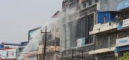 इटहरीको व्यापारिक भवन सेन्टर प्लाजामा भएको आगलागी नियन्त्रणमा