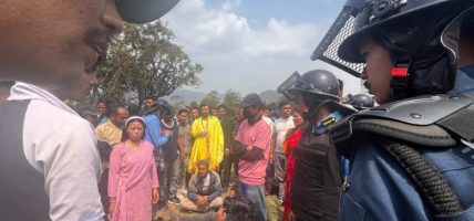पोखरामा कोटिहोम आयोजक र नगर प्रहरीबीच झडप, केही घाइते 