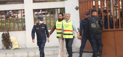 रवीन्द्र मिश्रलाई हतकडी लगाएर अदालत लगियो
