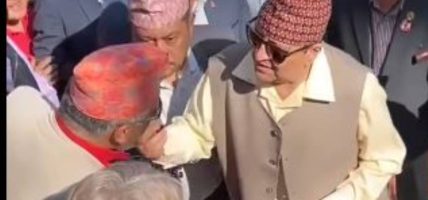 पूर्वराजा ज्ञानेन्द्र शाहले गरे गोरखनाथ मन्दिरको दर्शन