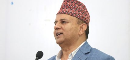 नेताले आफ्ना विद्यालय राम्रो बनाउन लाग्नुपर्ने: शंकर पोखरेल