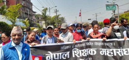 सरकारको विश्वास नभएको रित्तै घर फर्काउन खोजिरहेको शिक्षक महासंघको भनाइ 