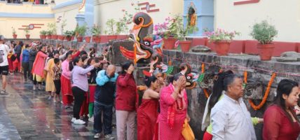 तामाङ समुदायमा चैत्र शुक्ल पूर्णिमा : बौद्धमा बत्ती बालेर बालाजुमा स्नान