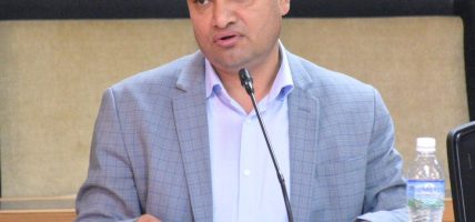 नेपालमै पढेका चिकित्सक लैजाने देशसँग रोयल्टी लिने व्यवस्था गर्दै स्वस्थ्य मन्त्री पौडेल