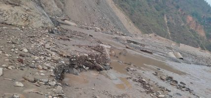 काभ्रेमा सोमबार आएको बाढीले बगाएर बेपत्ता भएकी महिलाको अवस्था अझै अज्ञात