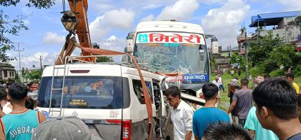 चितवनमा सवारी दुर्घटना, सातजनाको मृत्यु, १८ घाइते