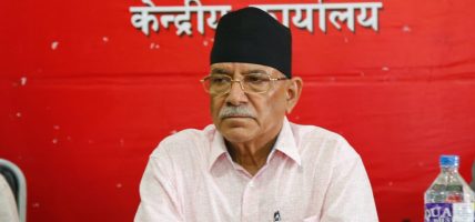 प्रचण्डको निवासमा प्रदर्शनकारीले गरे ढुंगामुढा
