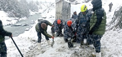 मनाङको पदयात्रामा एक साताका लागि रोक