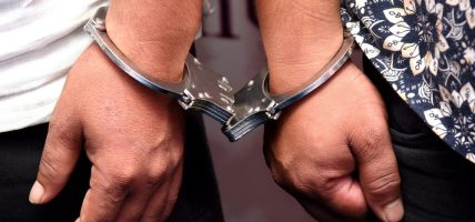 काठमाडौँमा हतियार देखाइ लुटपाट गर्ने दुई जना पक्राउ
