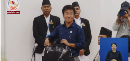 प्रधानमन्त्रीको उपस्थितिको माग गर्दै साम्पाङ बाहिरिए