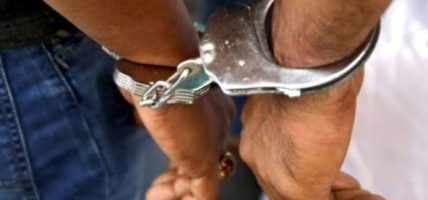 काठमाडौंको न्यूरोडमा शङ्कास्पद युवकबाट लाखौं रुपैयाँ बरामद