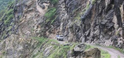 भारी वर्षाको जोखिमपछि मनाङमा रात्रिकालीन सवारी सञ्चालनमा रोक