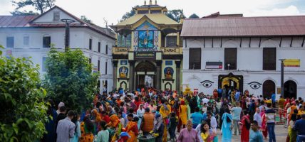 साउनको पहिलो सोमबार : पशुपतिनाथमा भक्तजनको घुइँचो, बिहान ३ बजेदेखि दर्शन खुला