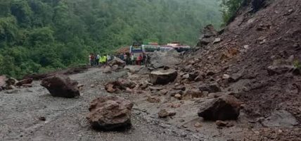 अविरल वर्षाले देशभरका राजमार्ग प्रभावित, दुई सडक पूर्ण रूपमा अवरुद्ध