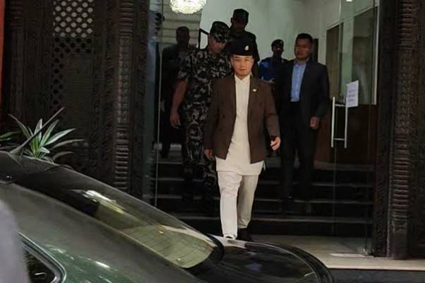 रवीन्द्रको शव अस्पतालमै, आफन्तको धर्ना; गृहमन्त्री जाँदै